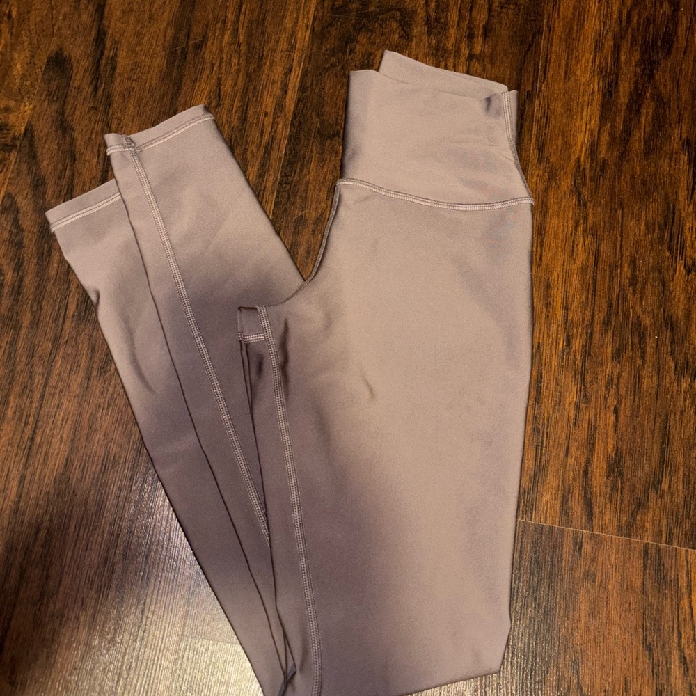 ALO Yoga Leggings - Picture 3 of 6